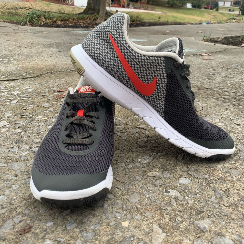 NIKE men’s sneaker